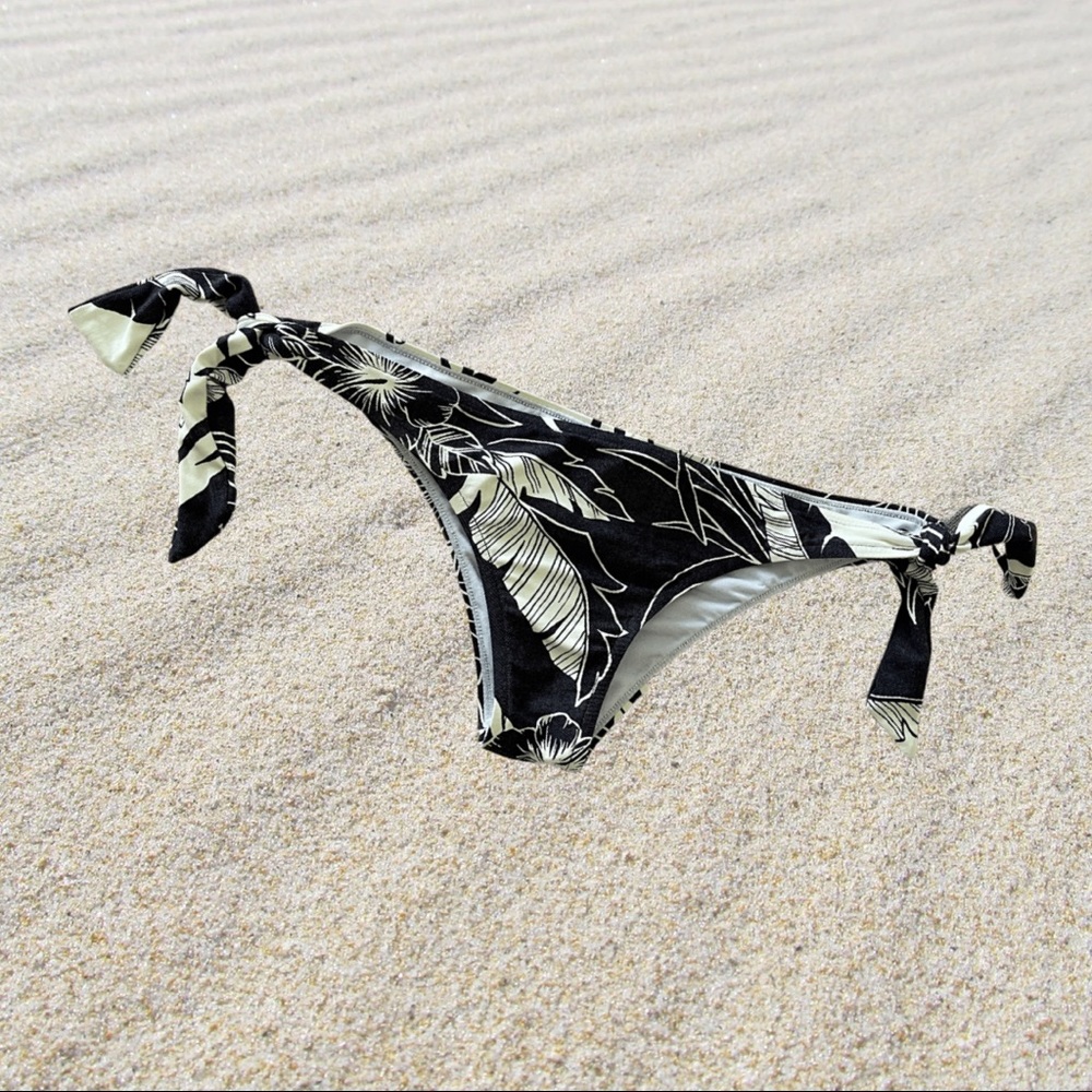 Billabong Women’s Maui Biarritz Bikini bottoms~ black & white print~ SIZE L~ NWT